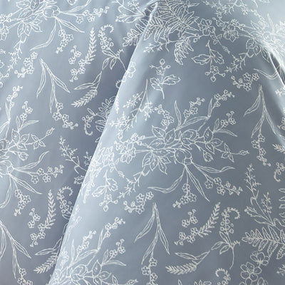 Details and Print Pattern of Wild Winter Reversible Comforter Set in Blue#color_wild-winter-blue-with-white-flowers