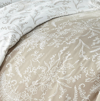 Details and Print Pattern of Wild Winter Reversible Comforter Set in Warm Sand#color_wild-winter-warm-sand-with-white-flowers