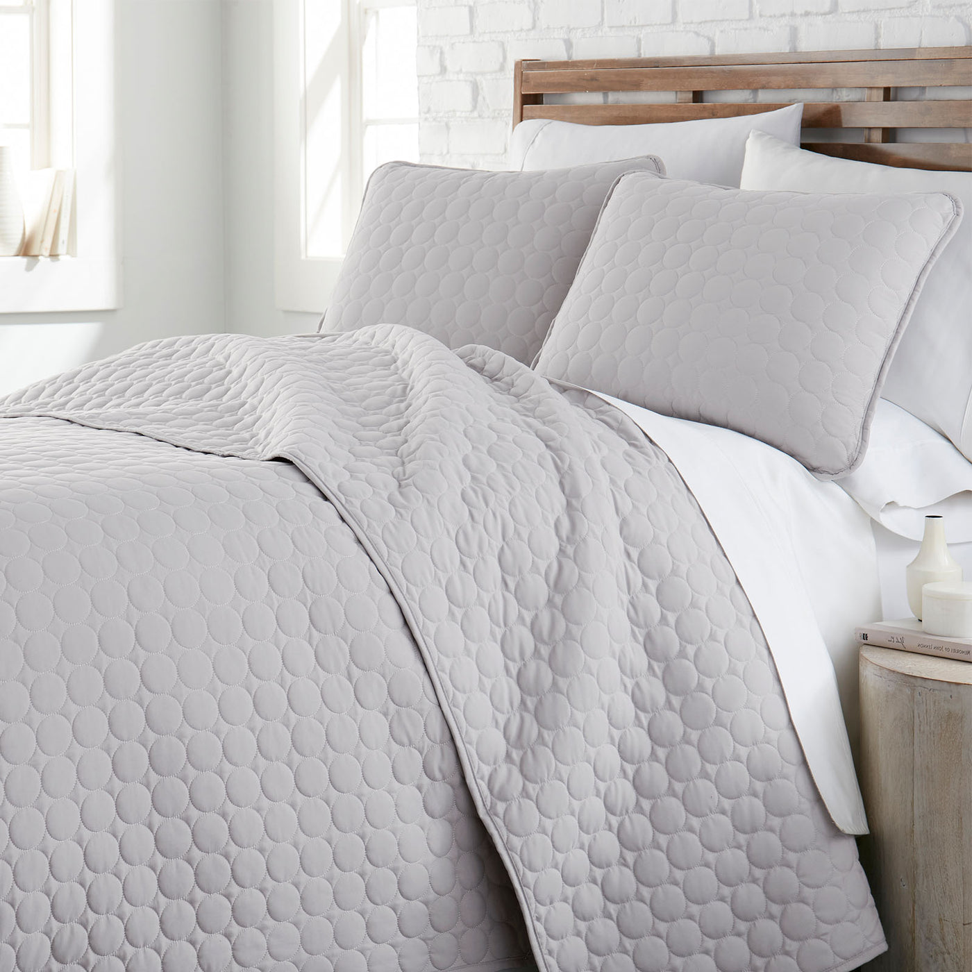 Classic 90 GSM Microfiber Circle Embroidered Quilt Set in Light Grey