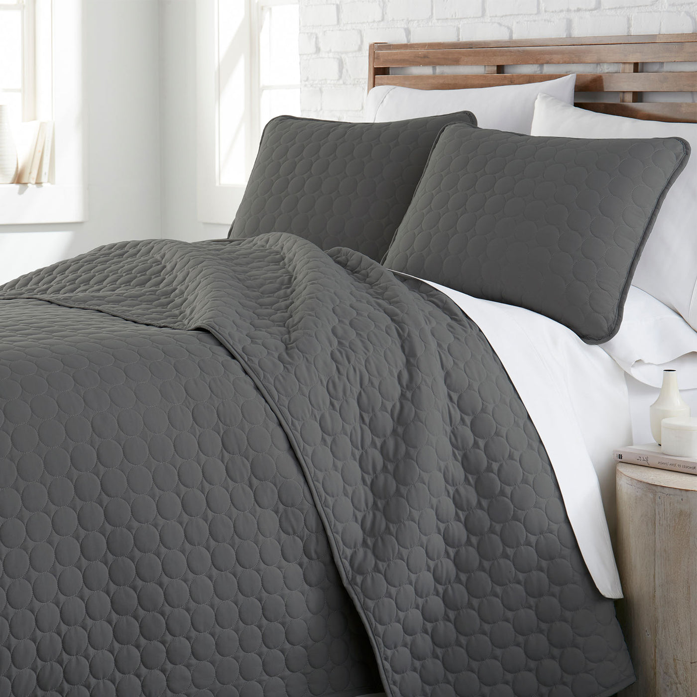 Classic 90 GSM Microfiber Circle Embroidered Quilt Set in Slate