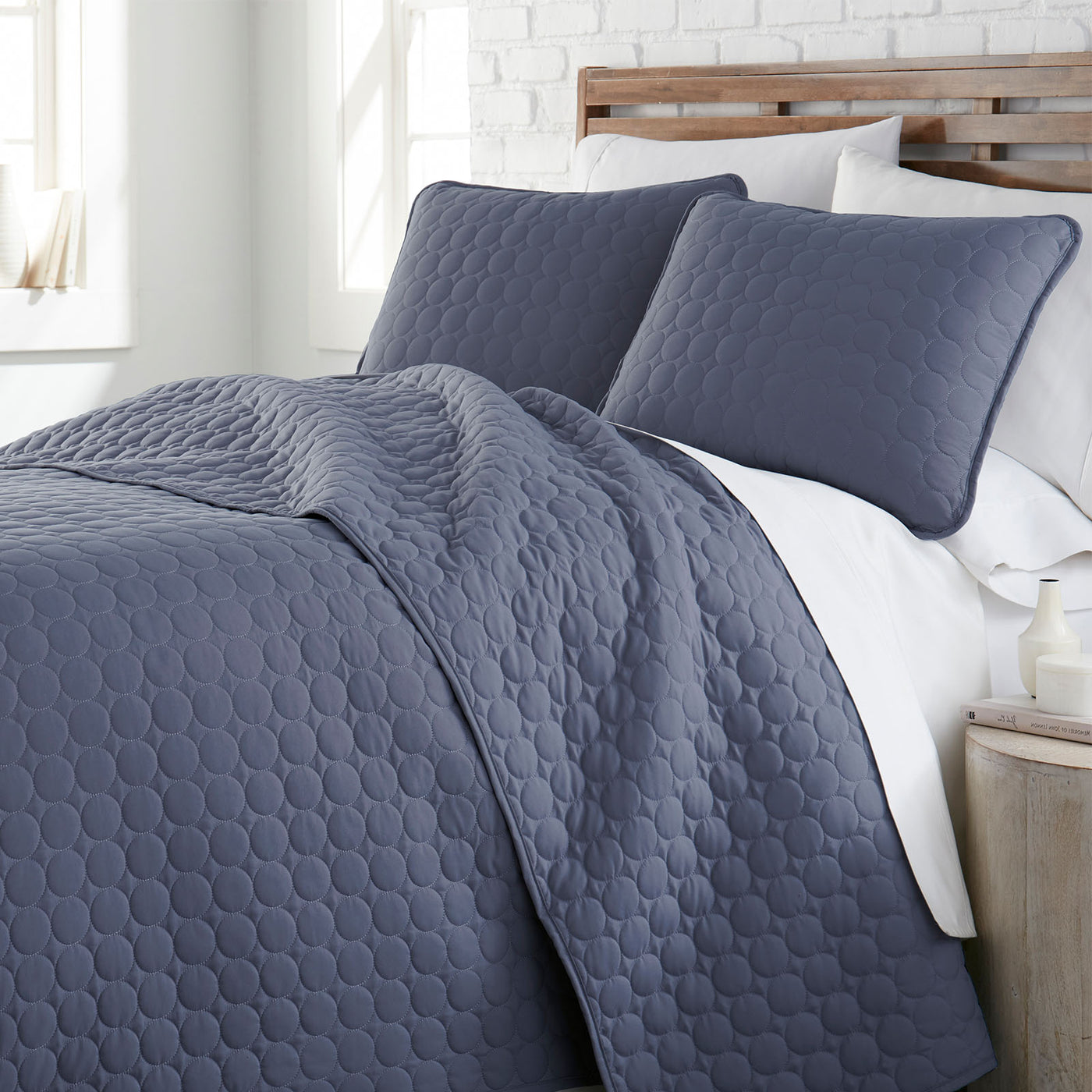 Classic 90 GSM Microfiber Circle Embroidered Quilt Set in Steel Blue