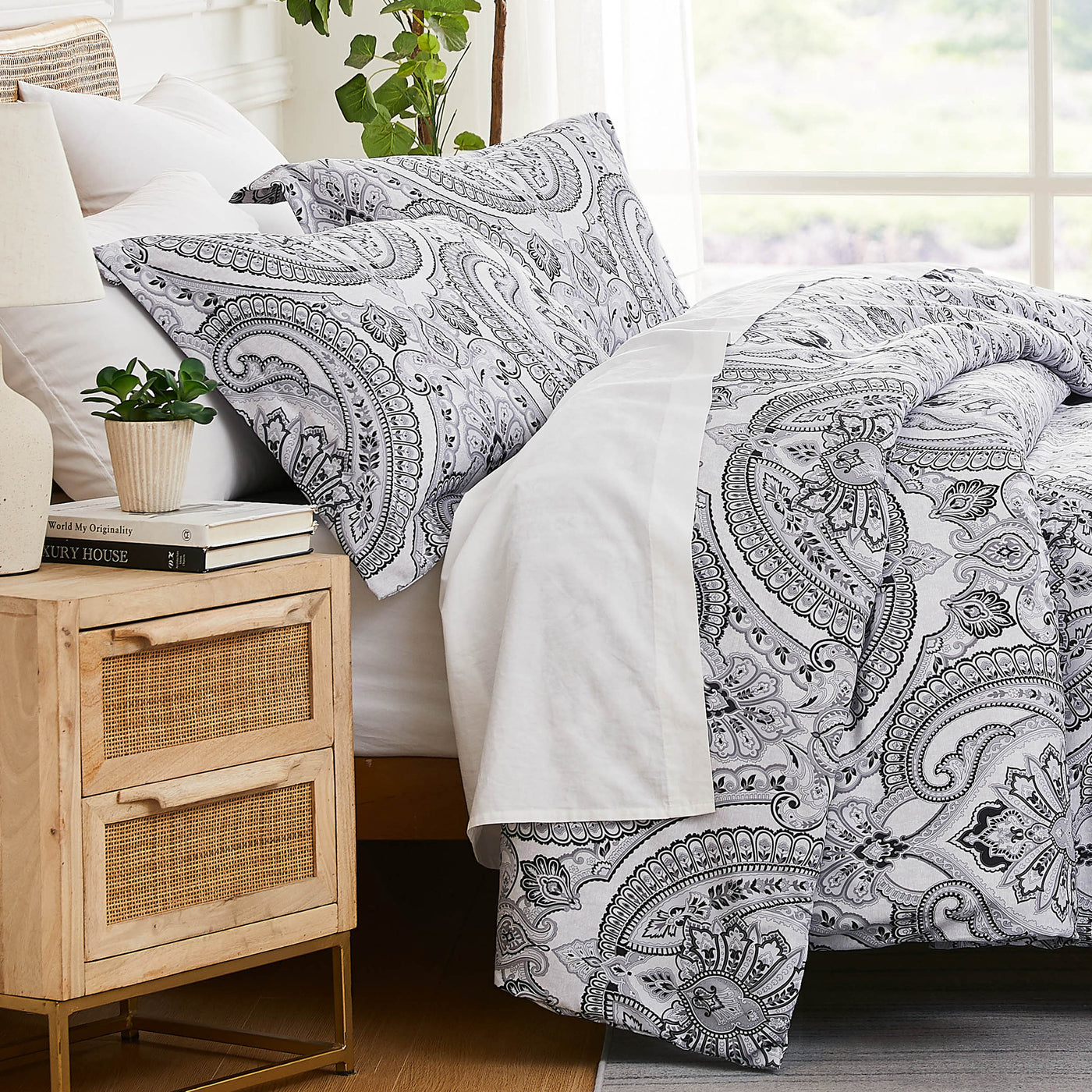 Side View of Sing to Me Duvet Cover Set in Black#color_sing-to-me-black