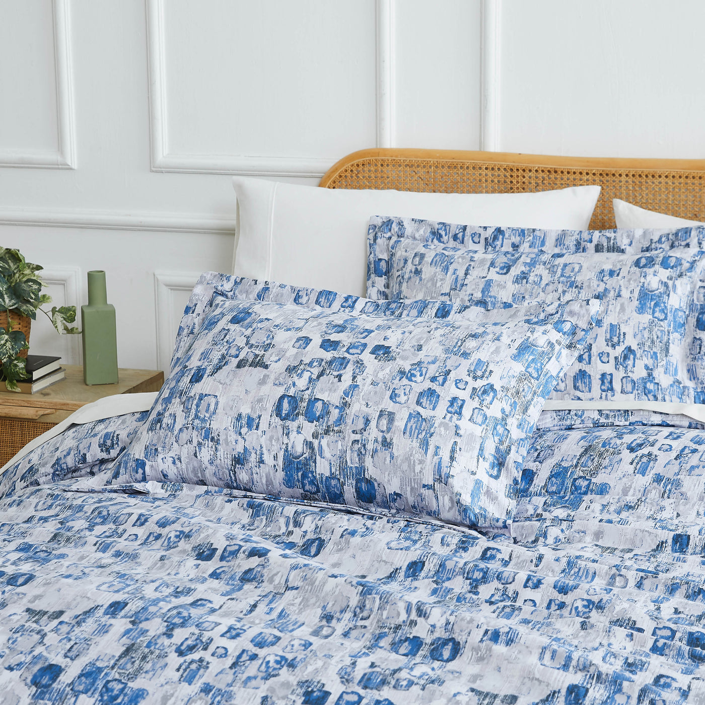 Details and Print Pattern of Rhythm Oversized Comforter Set in Blue#color_rhythm-blue