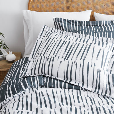 Details and Prints of Urban Spirit Reversible Duvet Cover Set in Charcoal #color_urban-spirit-black