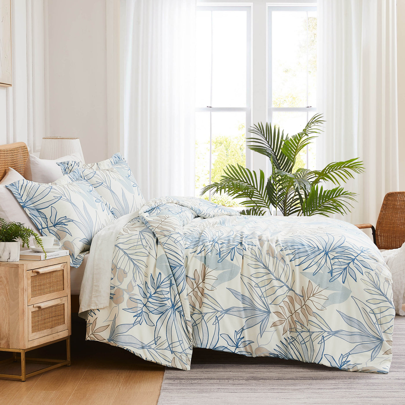 Side View of Palm Leaf Duvet Cover Set in blue#color_palm-leaf-blue