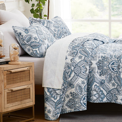 Side View of Bluebell Paisley Quilt Set in Blue#color_bluebell-paisley-blue