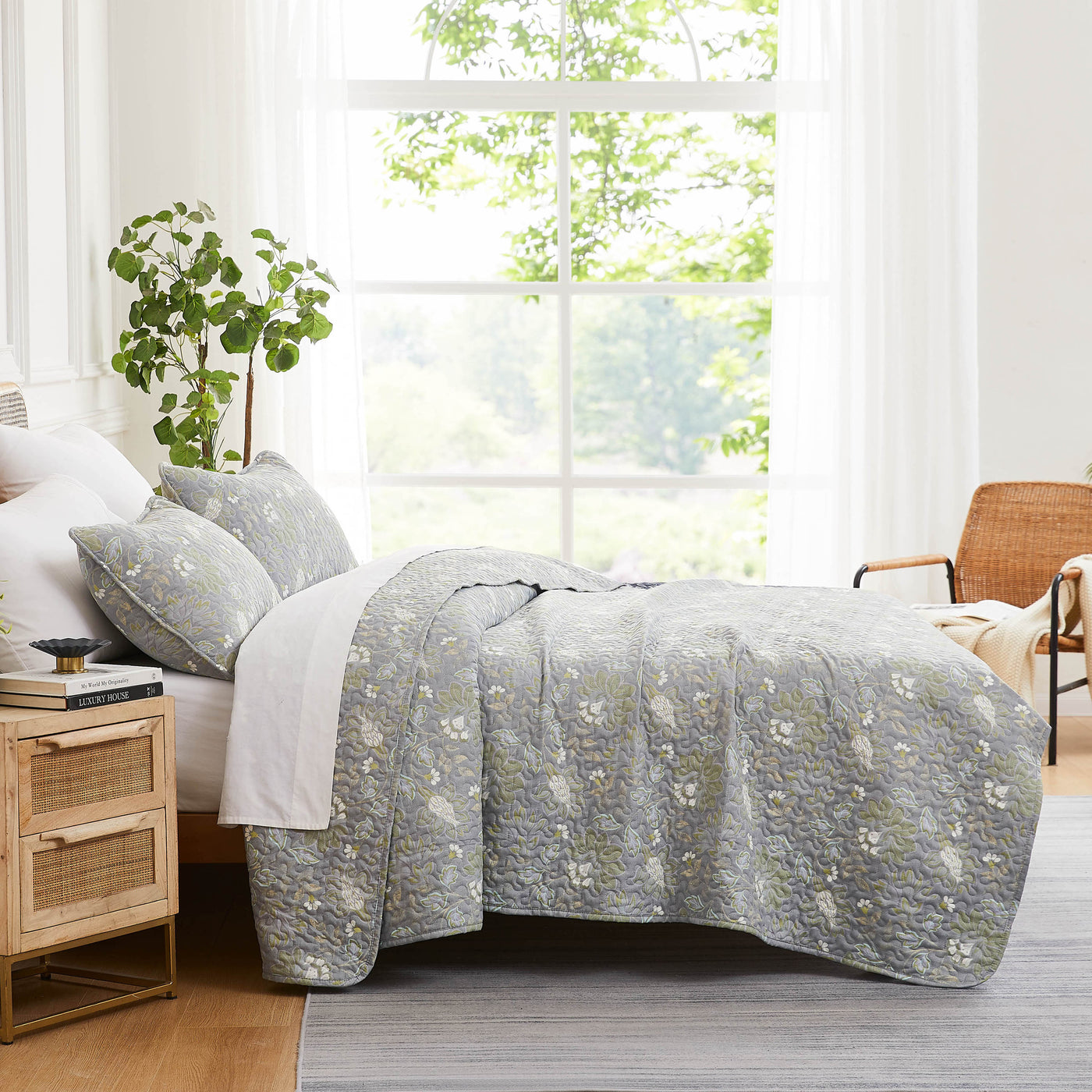 Side View of Terra Flora Quilt Set in Steel Blue#color_terra-flora-steel-blue