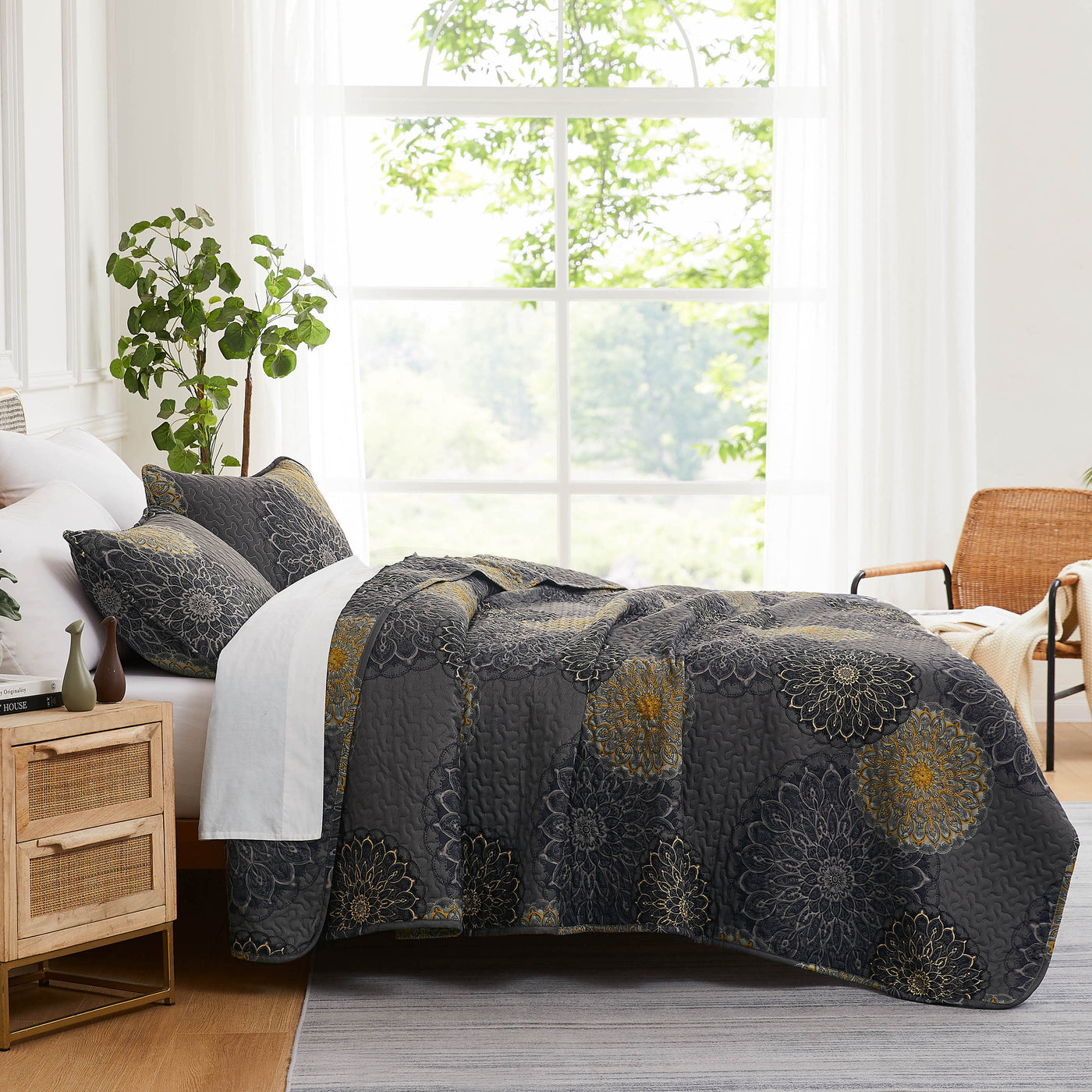 Side View of Dahlia Quilt Set in Black#color_dahlia-black