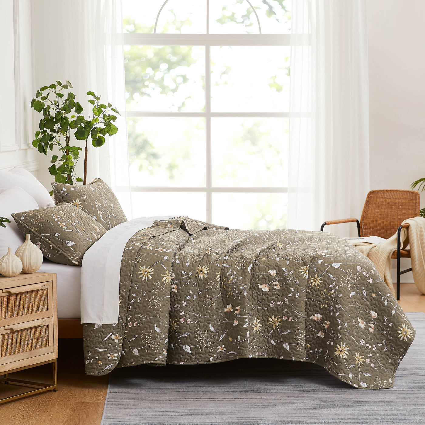 Side View of Floral Daydream Quilt Set in Olive Brown#color_floral-daydream-olive-brown