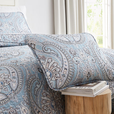 Detailed Shams Image of Sing to Me Quilt Set in Aqua#color_sing-to-me-aqua