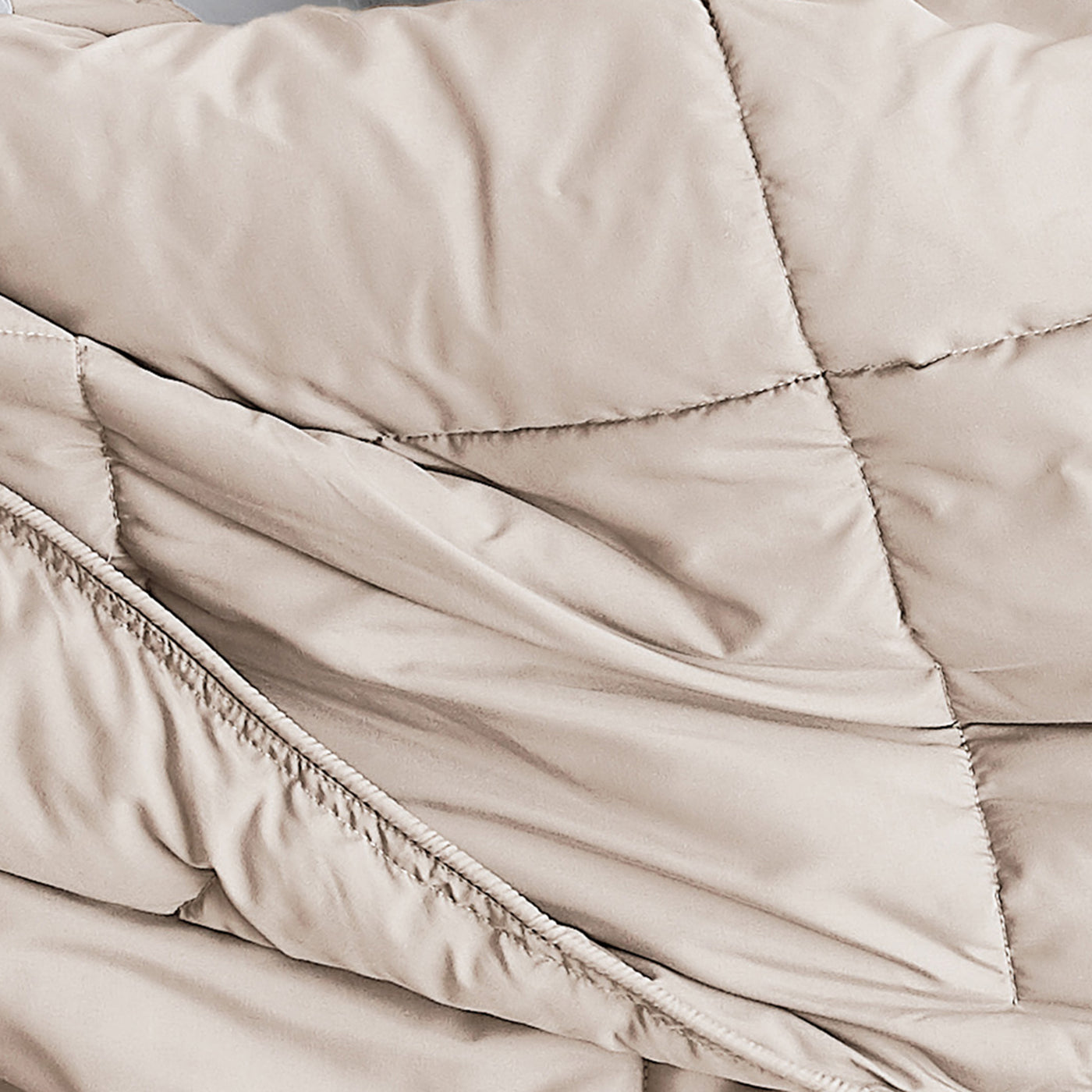 Details and Feautures of Down Alternative Comforter in bone#color_bone