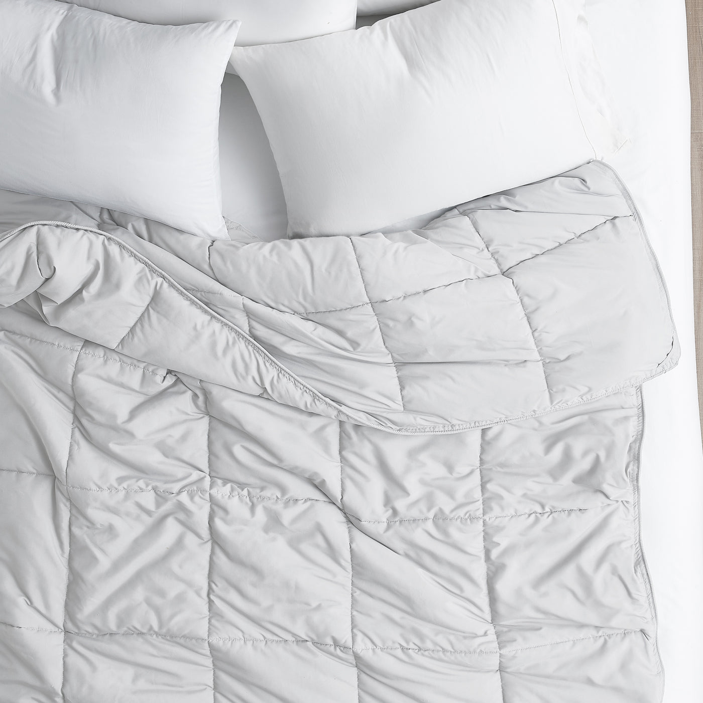 Top View of Down Alternative Comforter in white#color_white