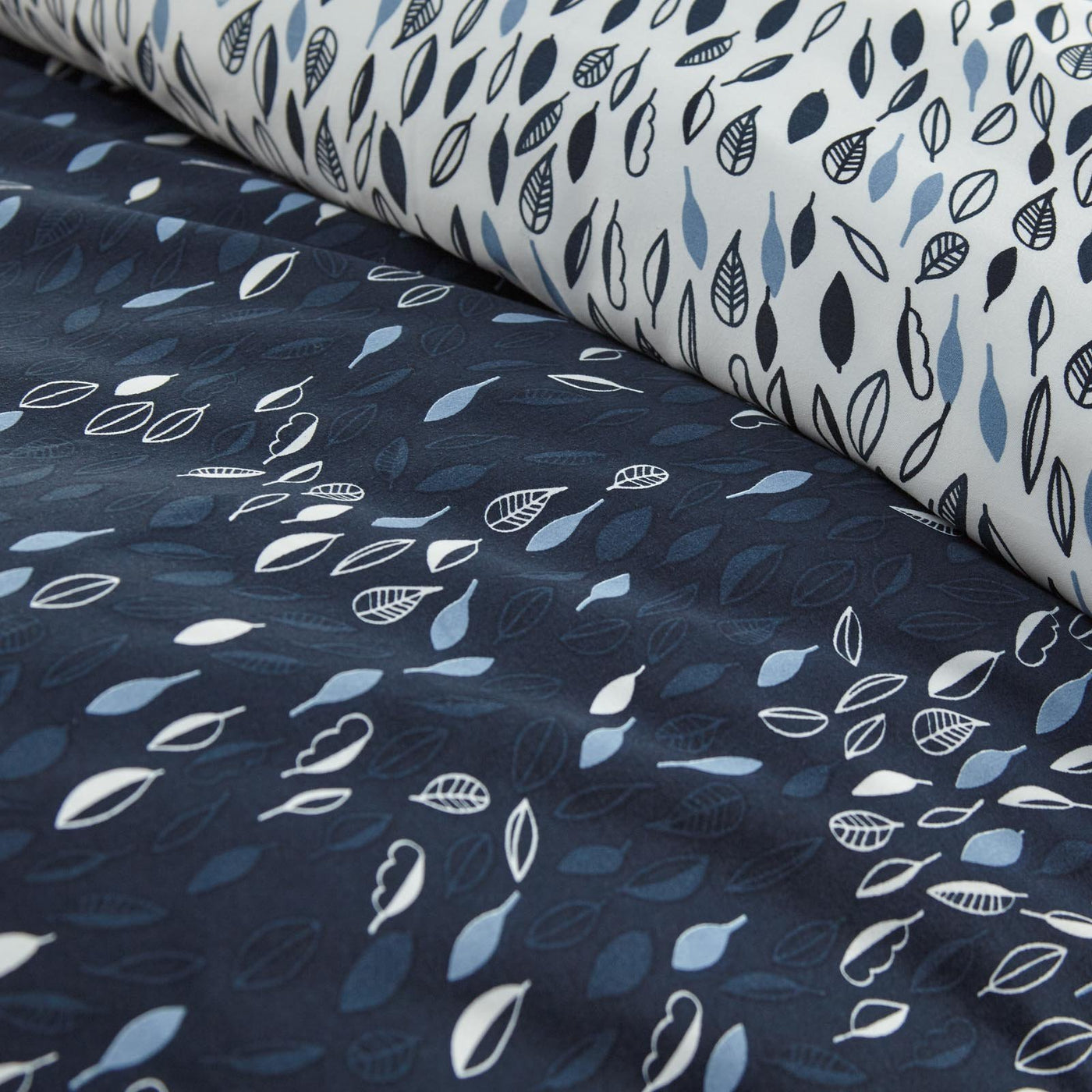 Details and Print Pattern of Fall for Me Reversible Duvet Cover Set in Blue#color_fall-for-me-blue