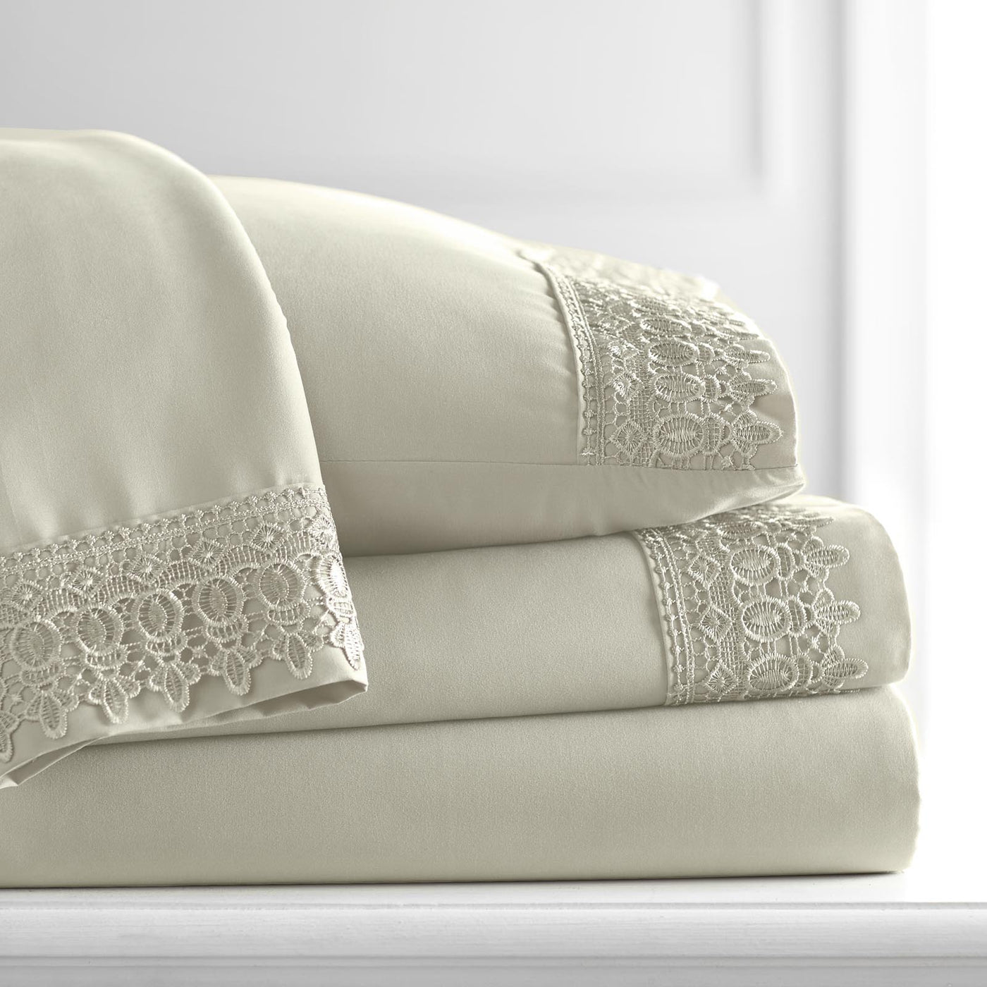 110 GSM Lace hem sheet set in off white