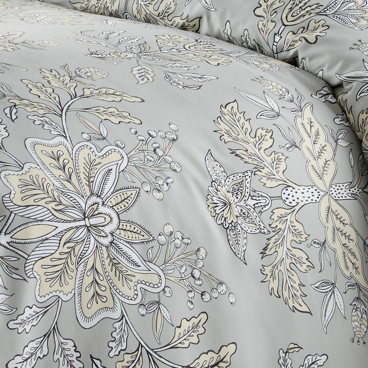 Baronessa Comforter Set in Sandy Grey