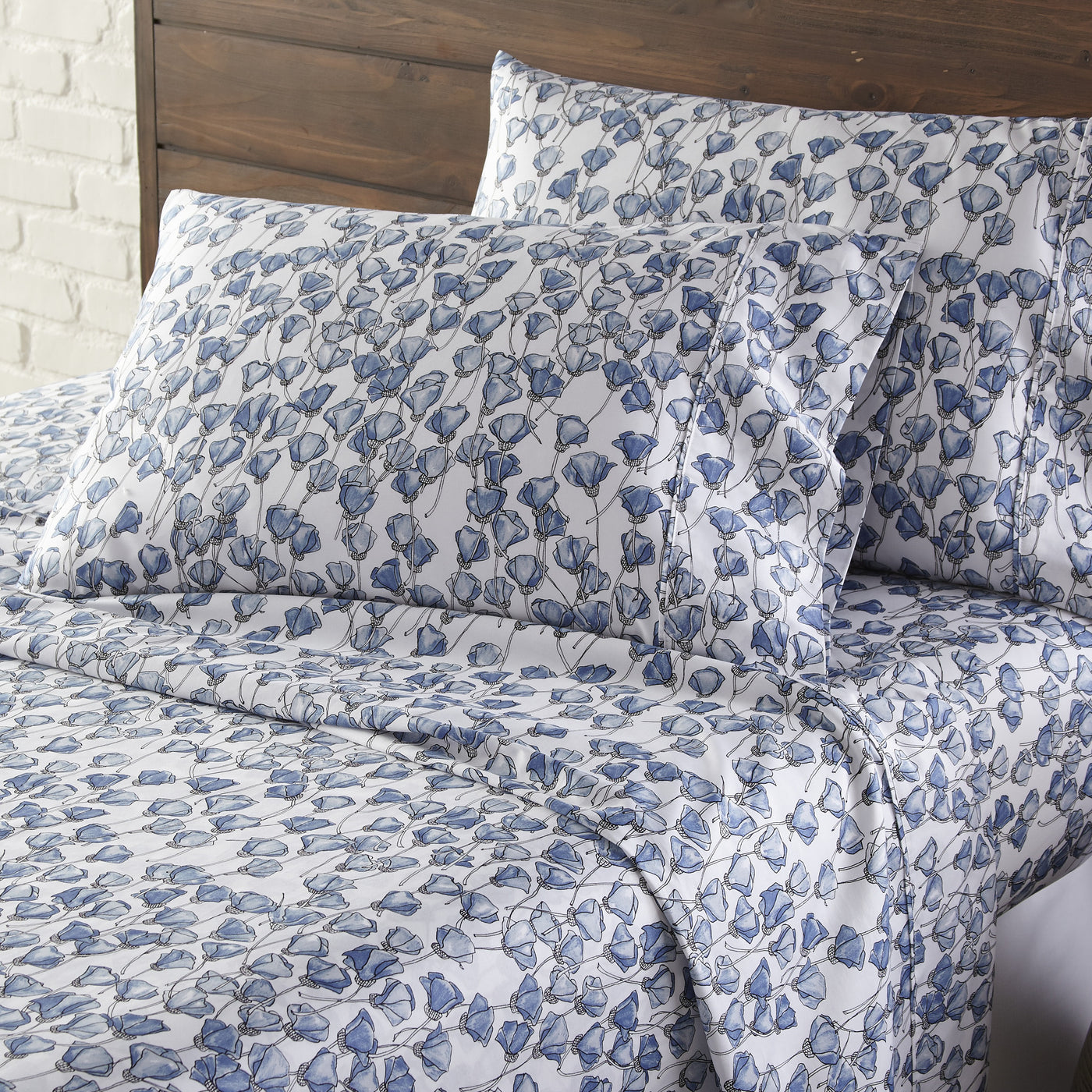 Flowerbomb Cotton Pillowcase Set in Blue