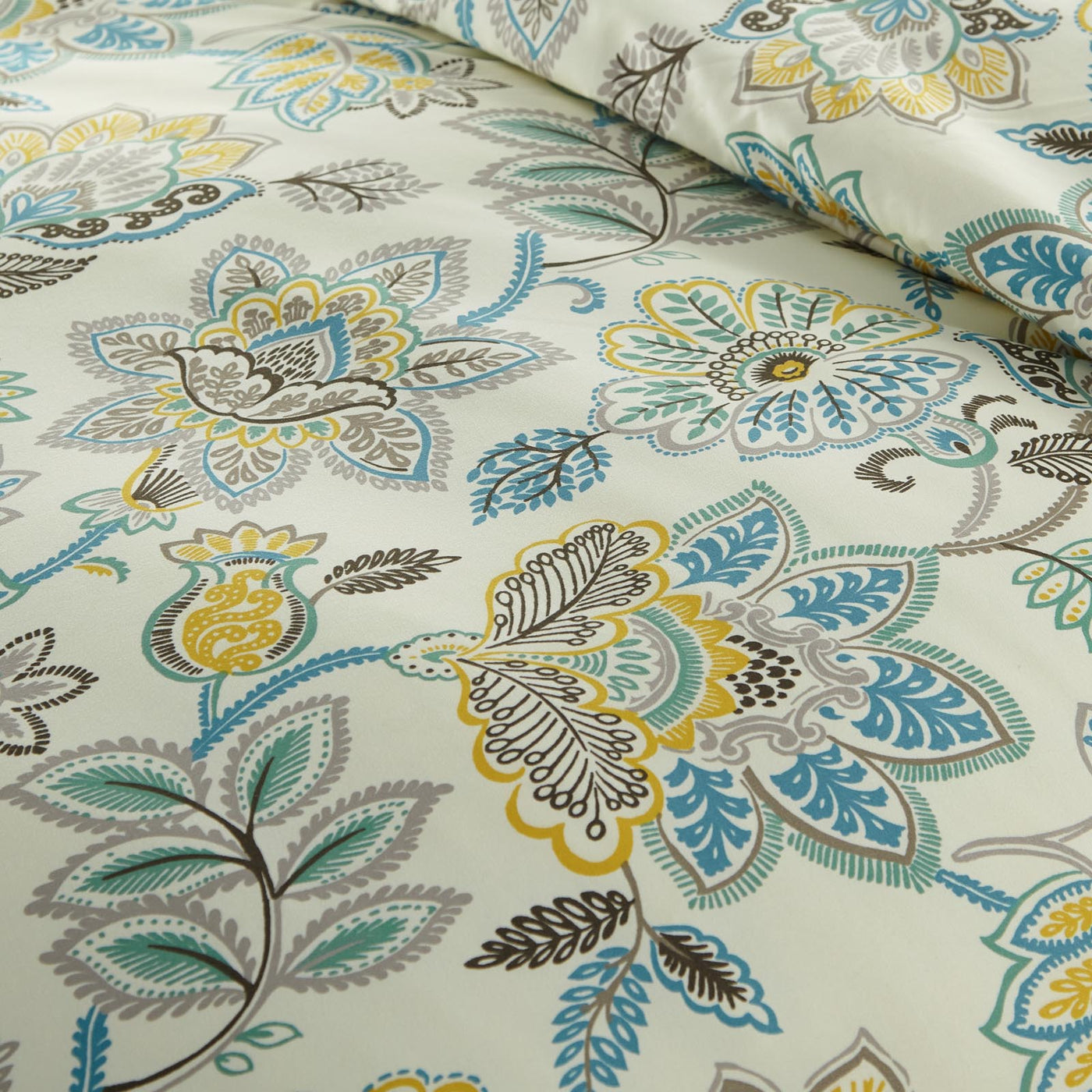 Details and Print Pattern of Global Paisley Comforter Set in Cream#color_global-paisley-cream