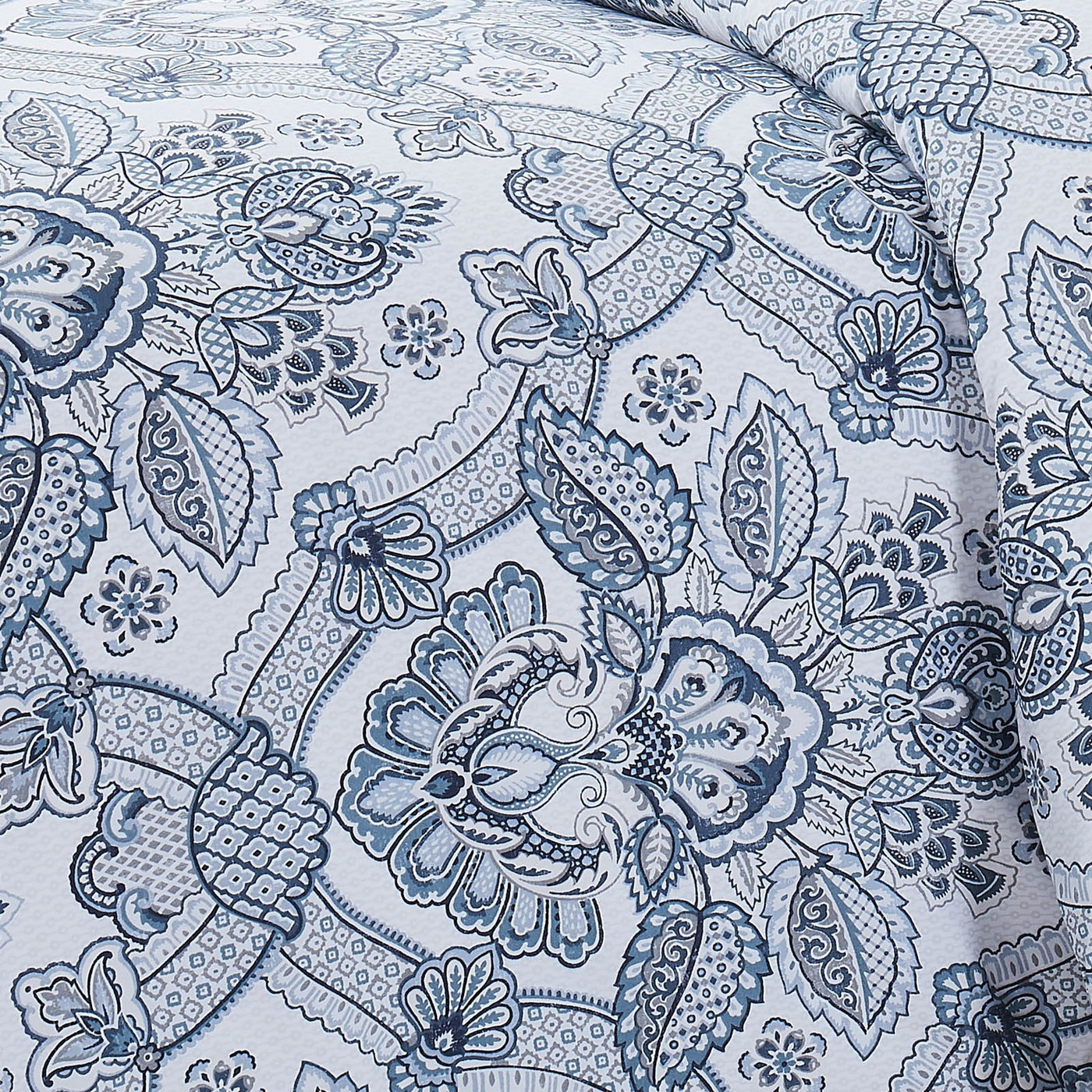 Details and Print Pattern of Bluebell Paisley Duvet Cover Set in Blue#color_bluebell-paisley-blue