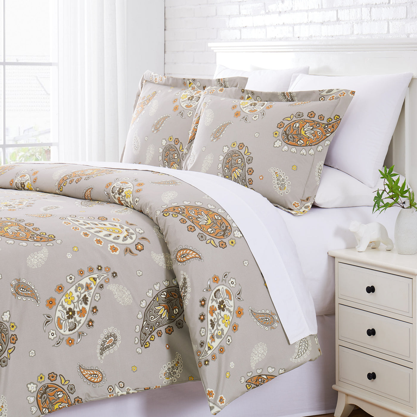 Pretty Paisley Comforter in Taupe