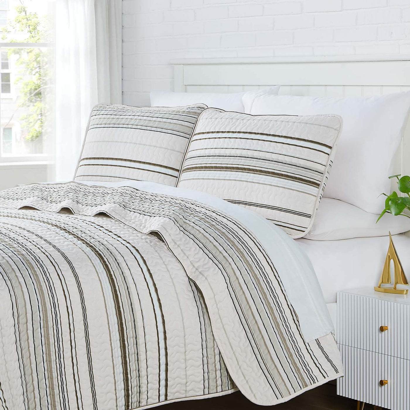 Angled View of Malibu Dreams Quilt Set in Taupe#color_malibu-dreams-taupe