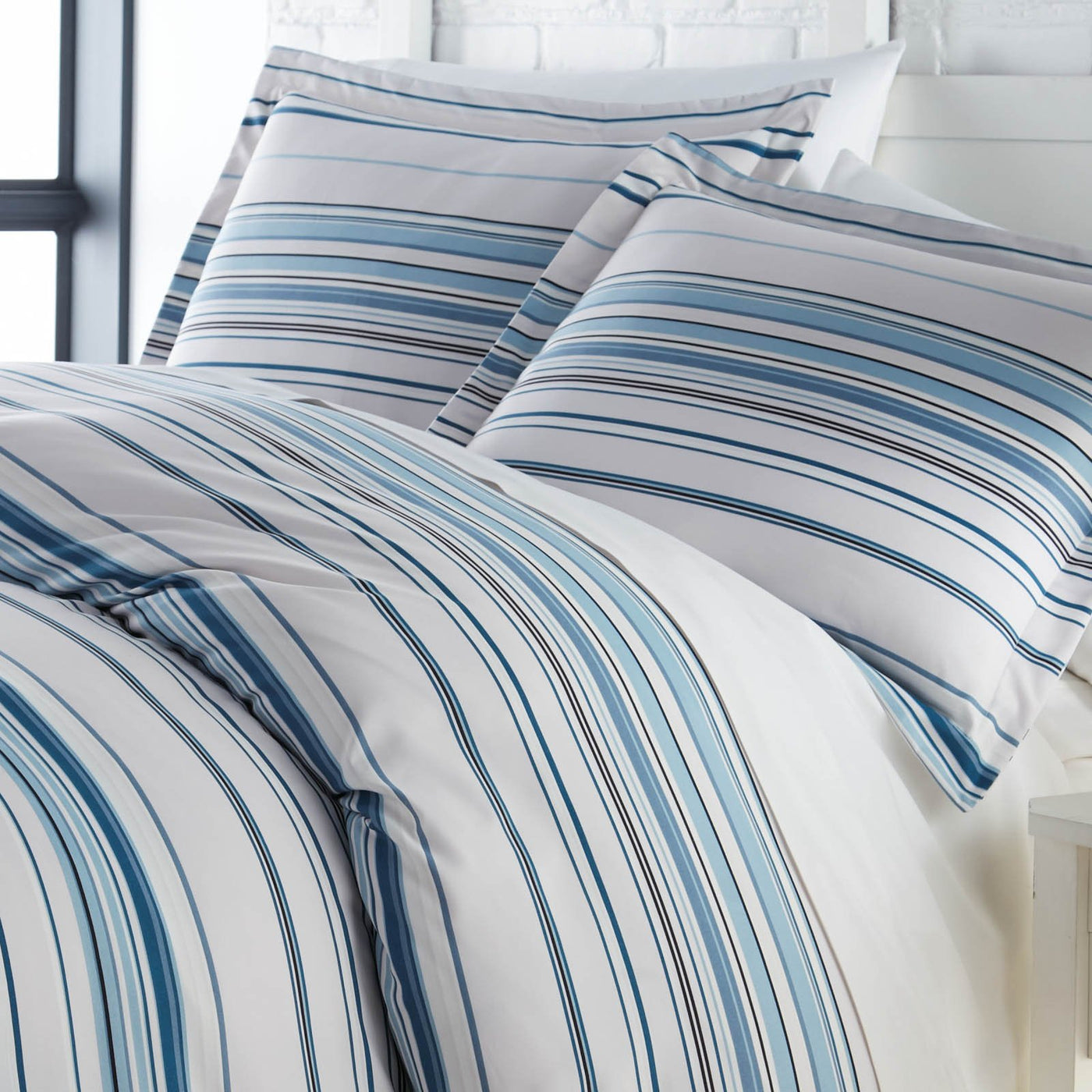 100 GSM Malibu Dreams Striped Printed Duvet Cover in Blue