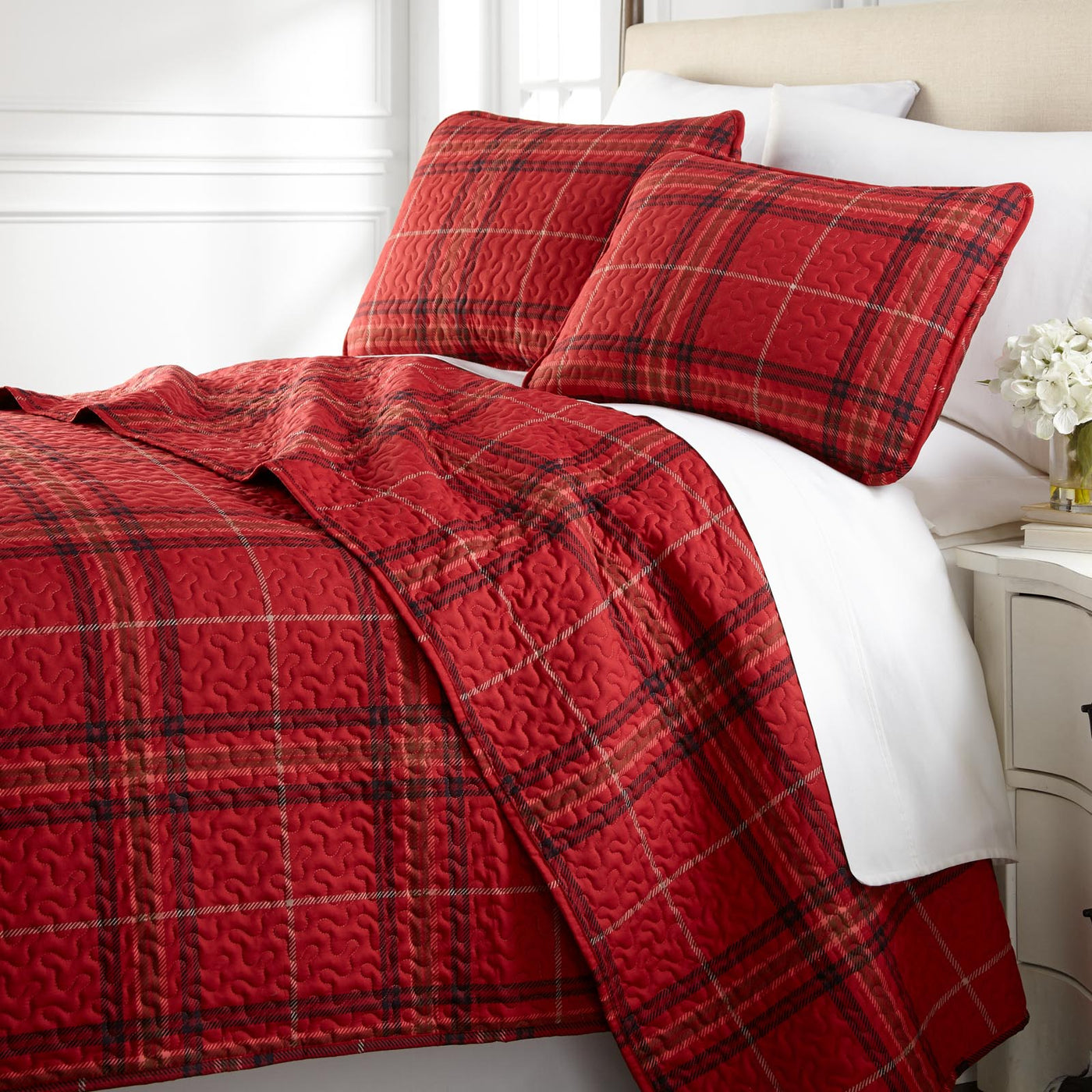 Purely Plaid Quilt Set in RedPurely Plaid Quilt Set in Grey#color_plaid-red
