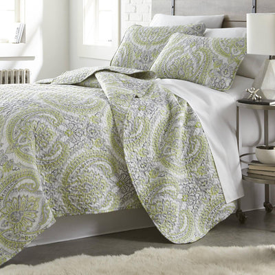 Angled View of Sing to Me Quilt Set in Green#color_sing-to-me-green