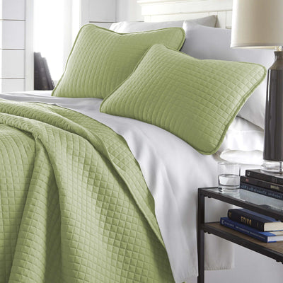 110 GSM Square Pattern Quilt Set in Green 