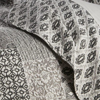 Details and Print Pattern of World Song Quilt Set in Grey#color_world-song-grey